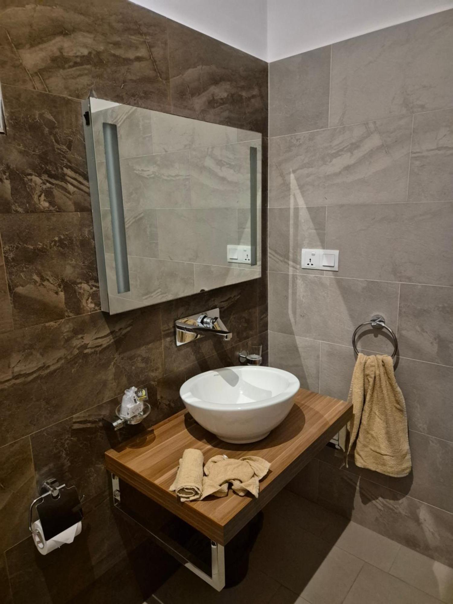 Aliya Lanka Hotel เบอร์อูวาลา ภายนอก รูปภาพ